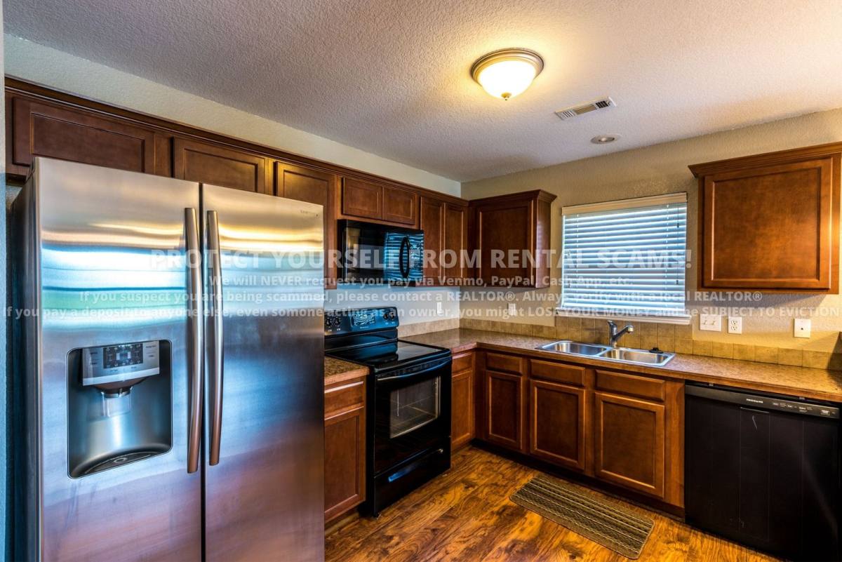 House for rent at 1137 S Holland Dr, Fayetteville, AR 72704