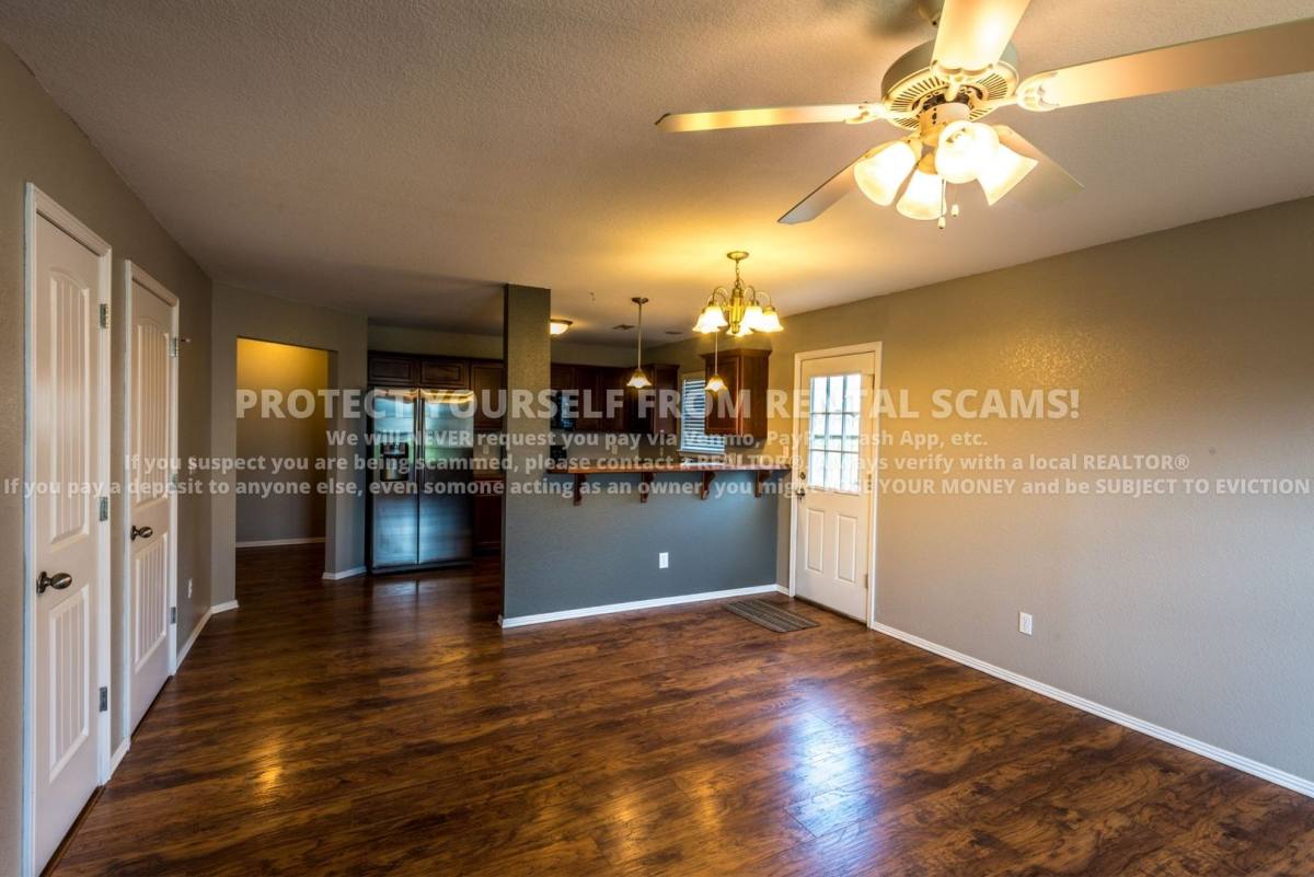 House for rent at 1137 S Holland Dr, Fayetteville, AR 72704