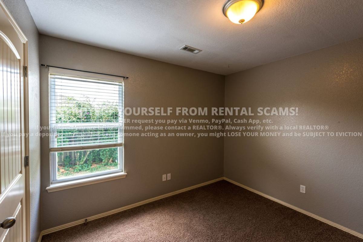 House for rent at 1137 S Holland Dr, Fayetteville, AR 72704
