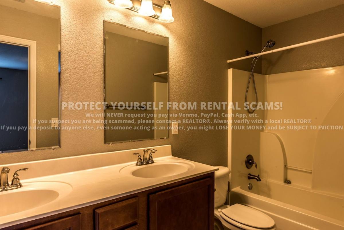 House for rent at 1137 S Holland Dr, Fayetteville, AR 72704
