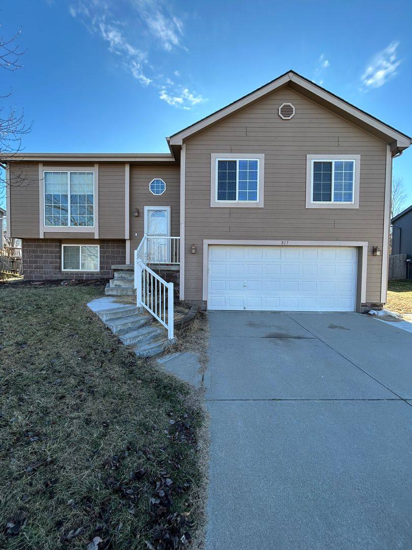 House for rent at 817 Lake Vista Dr, Papillion, NE 68046