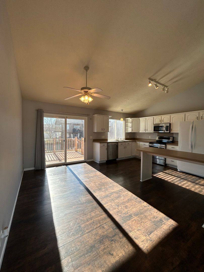 House for rent at 817 Lake Vista Dr, Papillion, NE 68046