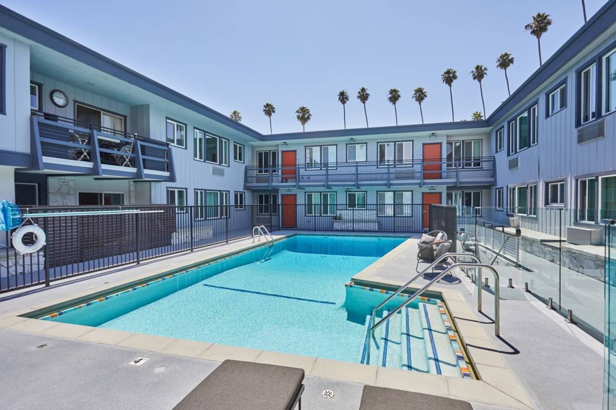 Apartment for rent at 7200 Hollywood Blvd, Los Angeles, CA 90046