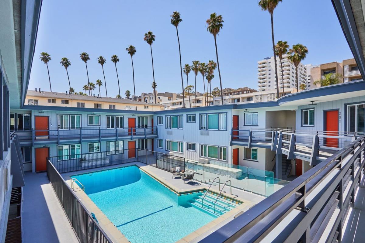 Apartment for rent at 7200 Hollywood Blvd, Los Angeles, CA 90046