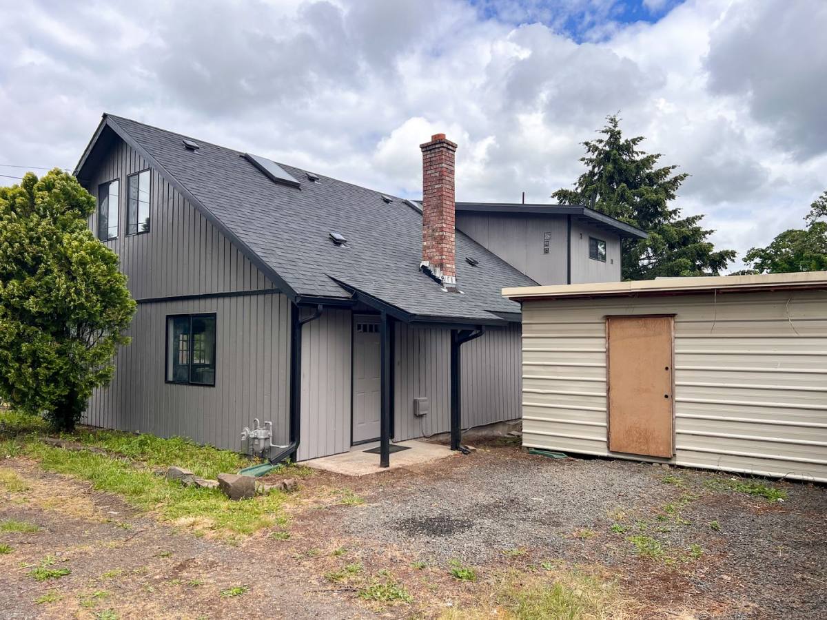 House for rent at 1055 River St, Lebanon, OR 97355