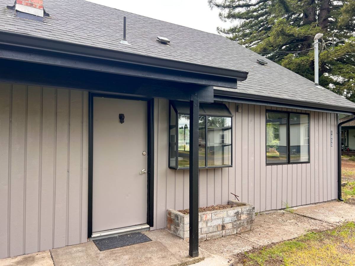 House for rent at 1055 River St, Lebanon, OR 97355
