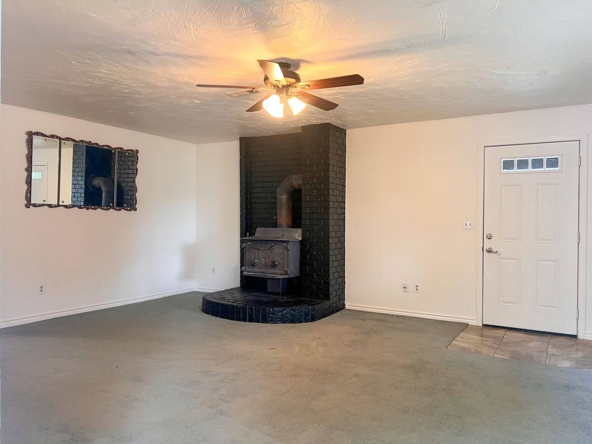 House for rent at 1055 River St, Lebanon, OR 97355