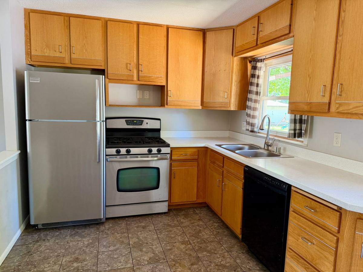 Apartment for rent at 625-627 Sand Lake Rd, Onalaska, WI 54650