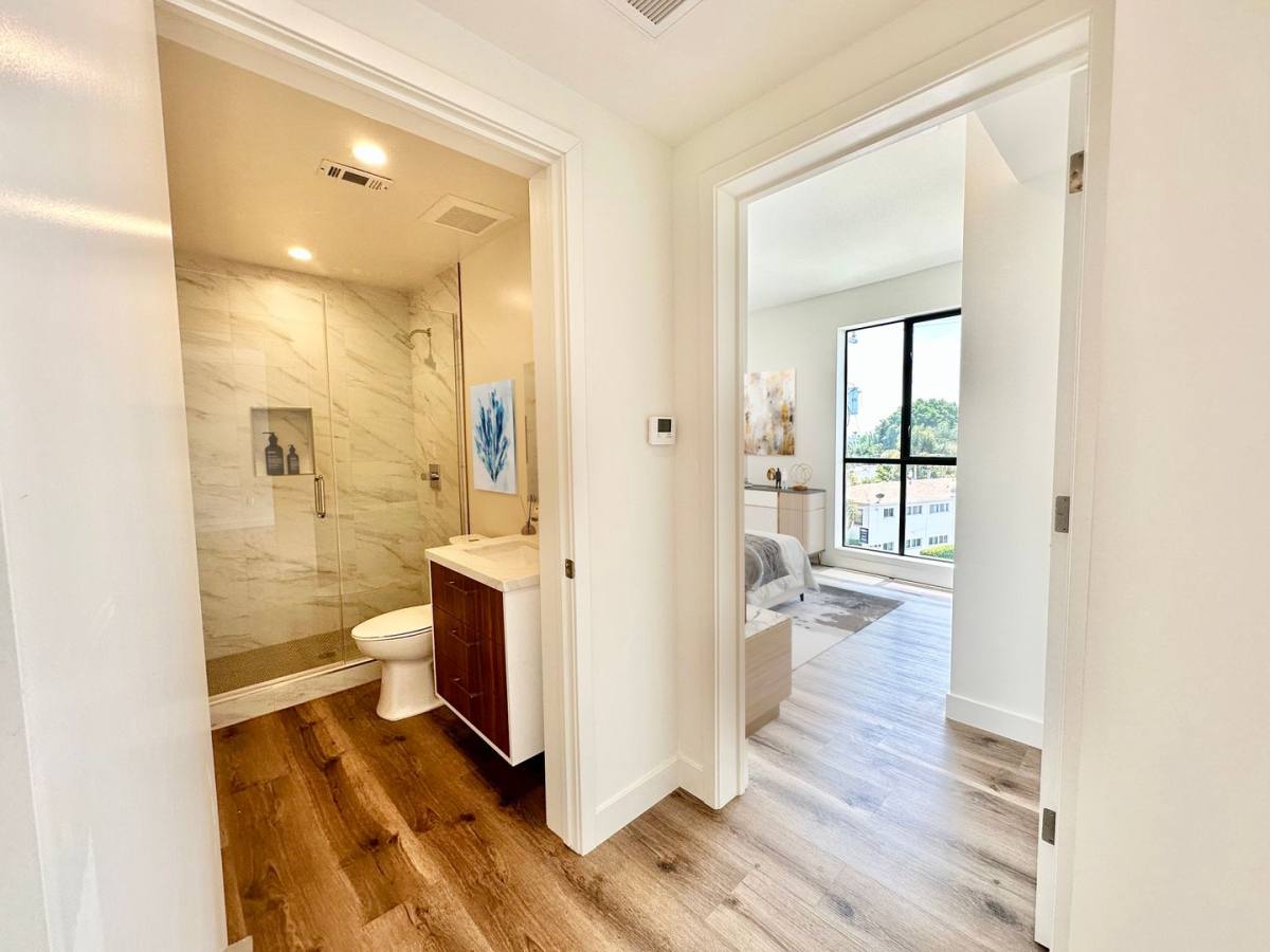 Apartment for rent at 4320 Inglewood, Los Angeles, CA 90066