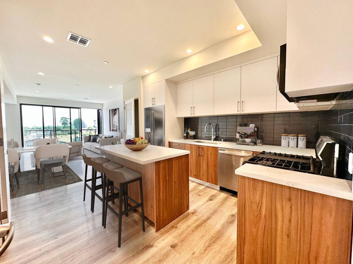 Apartment for rent at 4320 Inglewood, Los Angeles, CA 90066