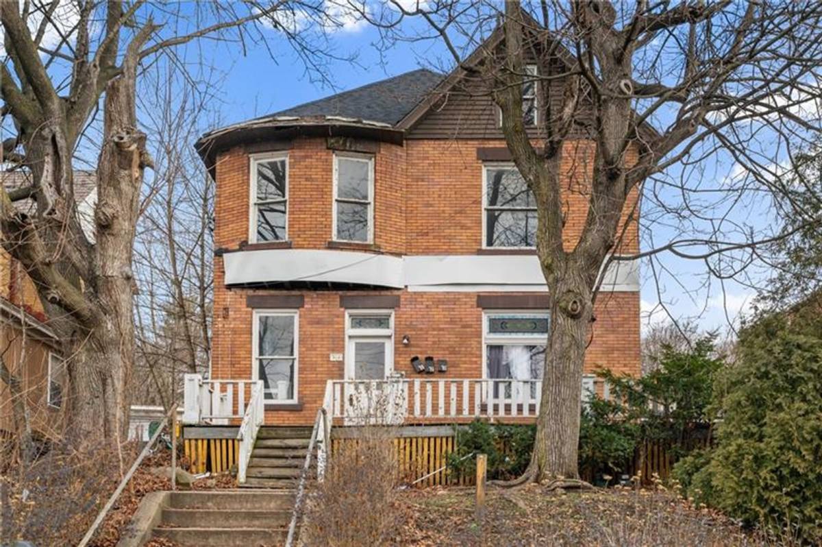 Apartment for rent at 306 Broadway, McKees Rocks, PA 15136