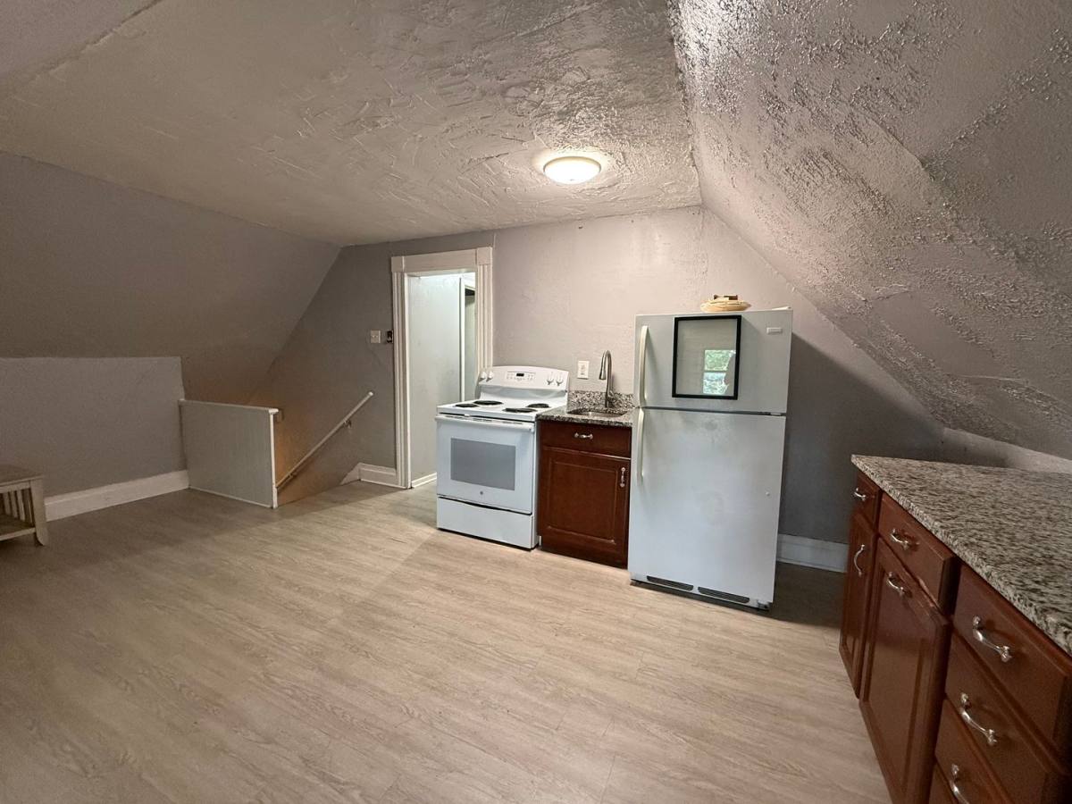 Apartment for rent at 306 Broadway, McKees Rocks, PA 15136