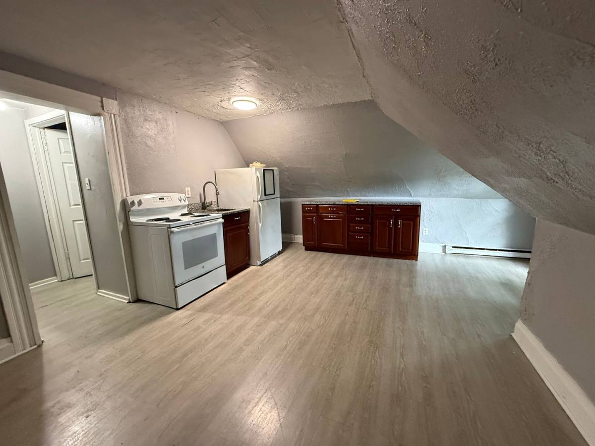 Apartment for rent at 306 Broadway, McKees Rocks, PA 15136