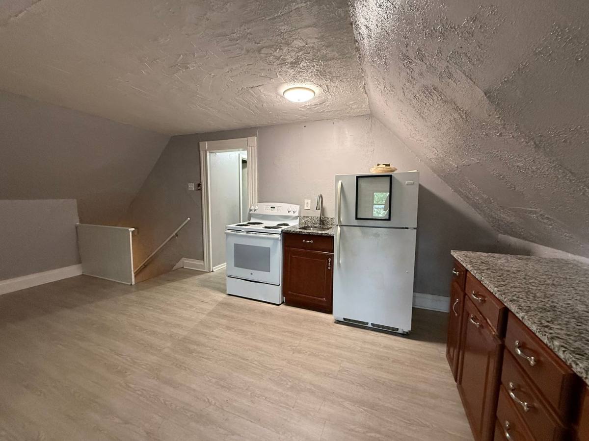 Apartment for rent at 306 Broadway, McKees Rocks, PA 15136