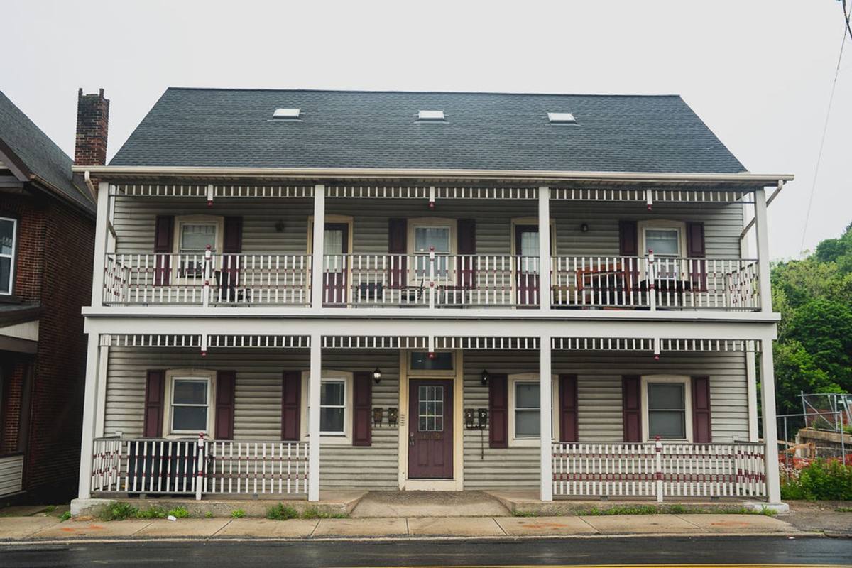 Apartment for rent at 137-139 Main St, Slatington, PA 18080