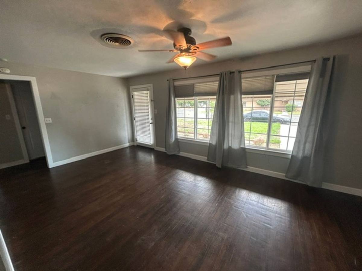 Apartment for rent at 1500, 1502 W School St, Visalia, CA 93291