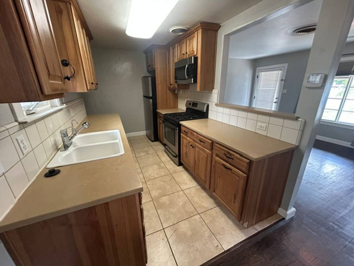 Apartment for rent at 1500, 1502 W School St, Visalia, CA 93291