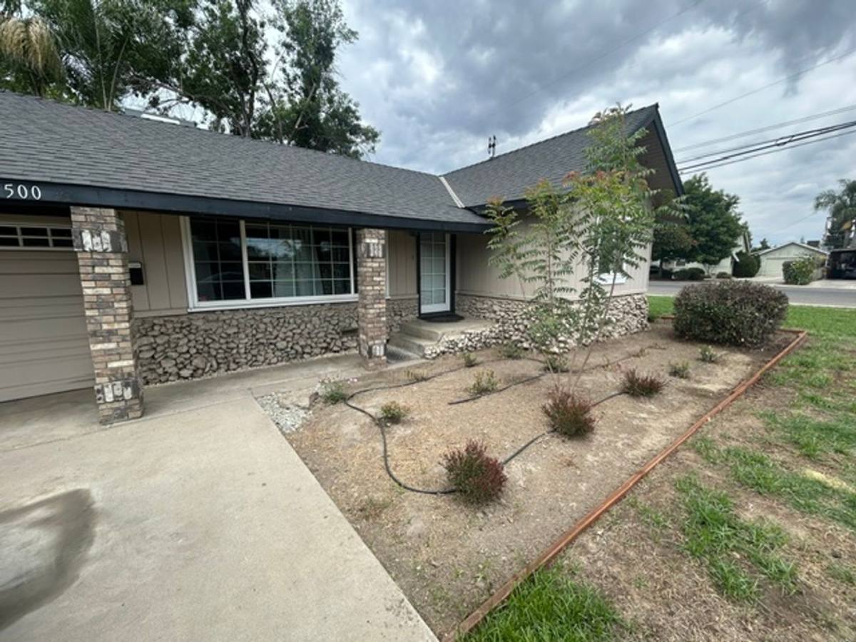 Apartment for rent at 1500, 1502 W School St, Visalia, CA 93291