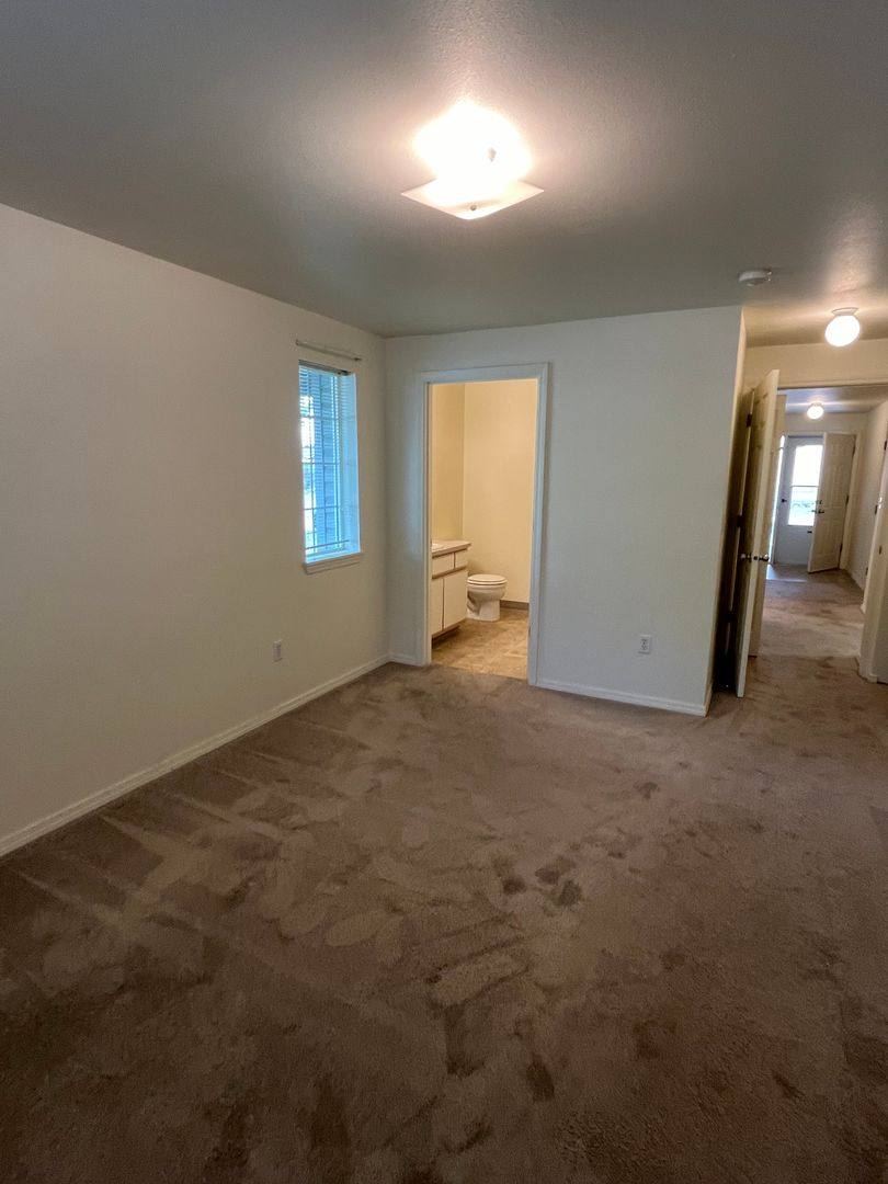 Apartment for rent at 3695 D St NE, Salem, OR 97301