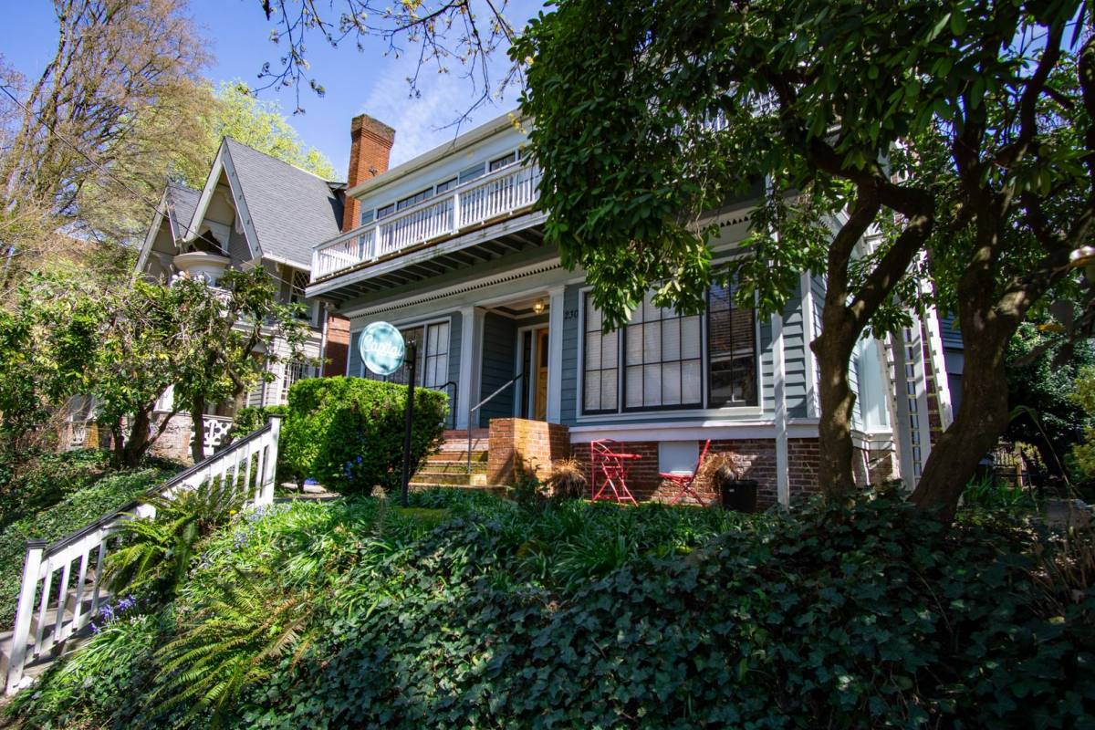 Apartment for rent at 230 NW 20th Ave, Portland, OR 97209