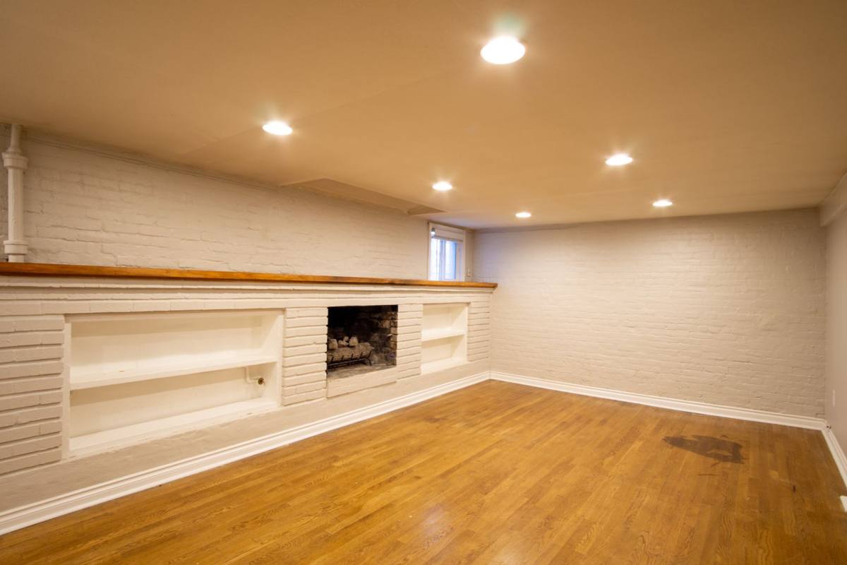 Apartment for rent at 230 NW 20th Ave, Portland, OR 97209