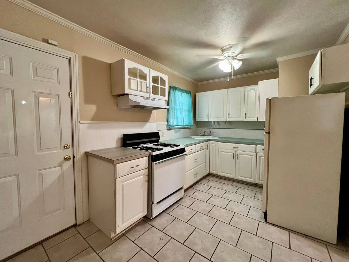 Apartment for rent at 2422 29th St, Lubbock, TX 79411