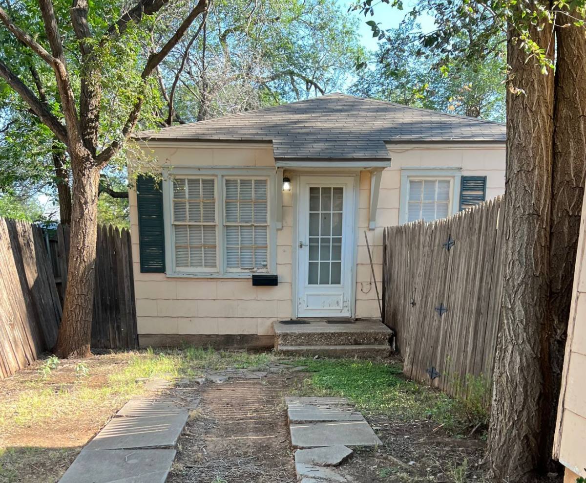 Apartment for rent at 2422 29th St, Lubbock, TX 79411