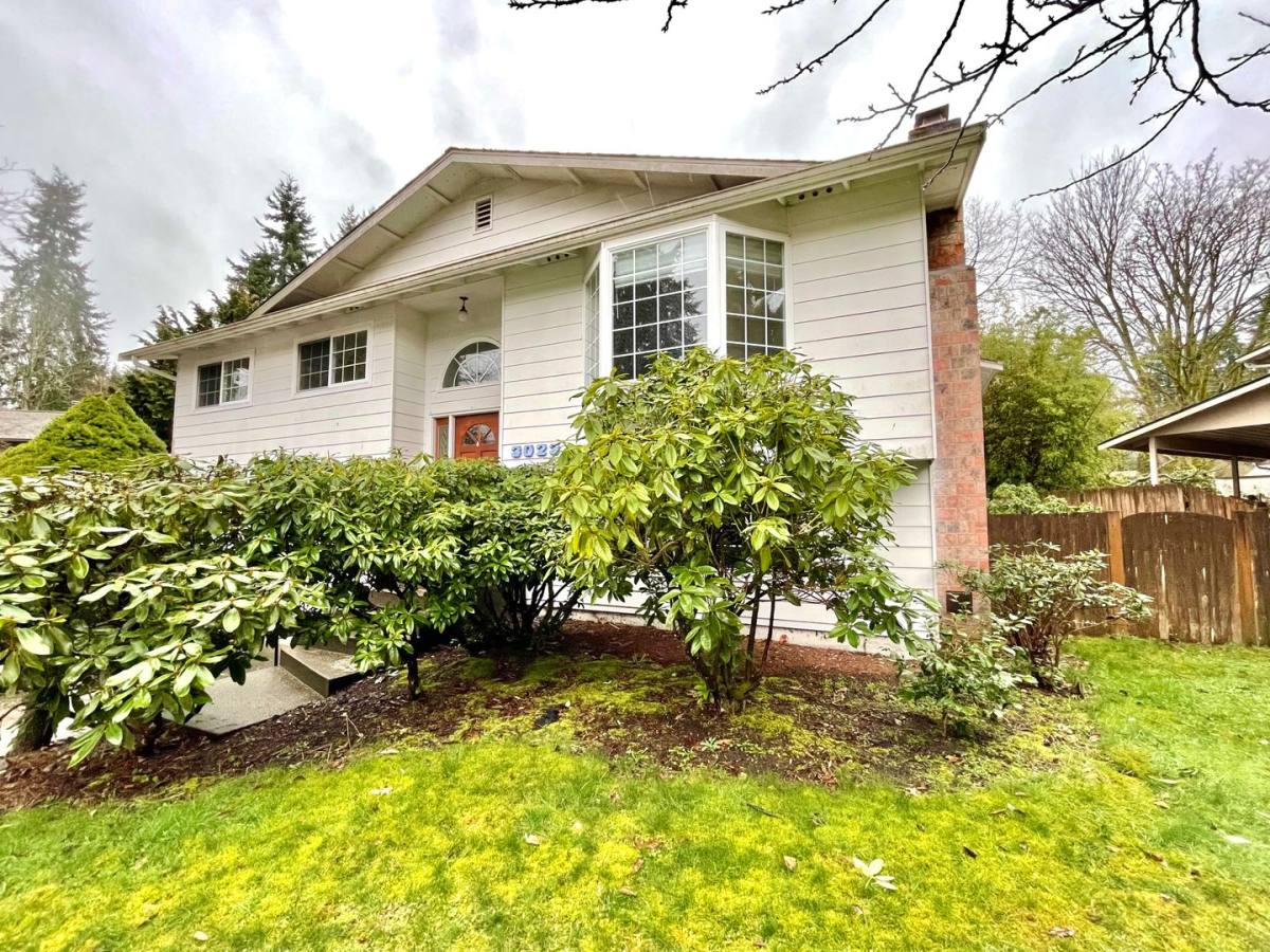 House for rent at 3023 NE 192nd St, Seattle, WA 98155