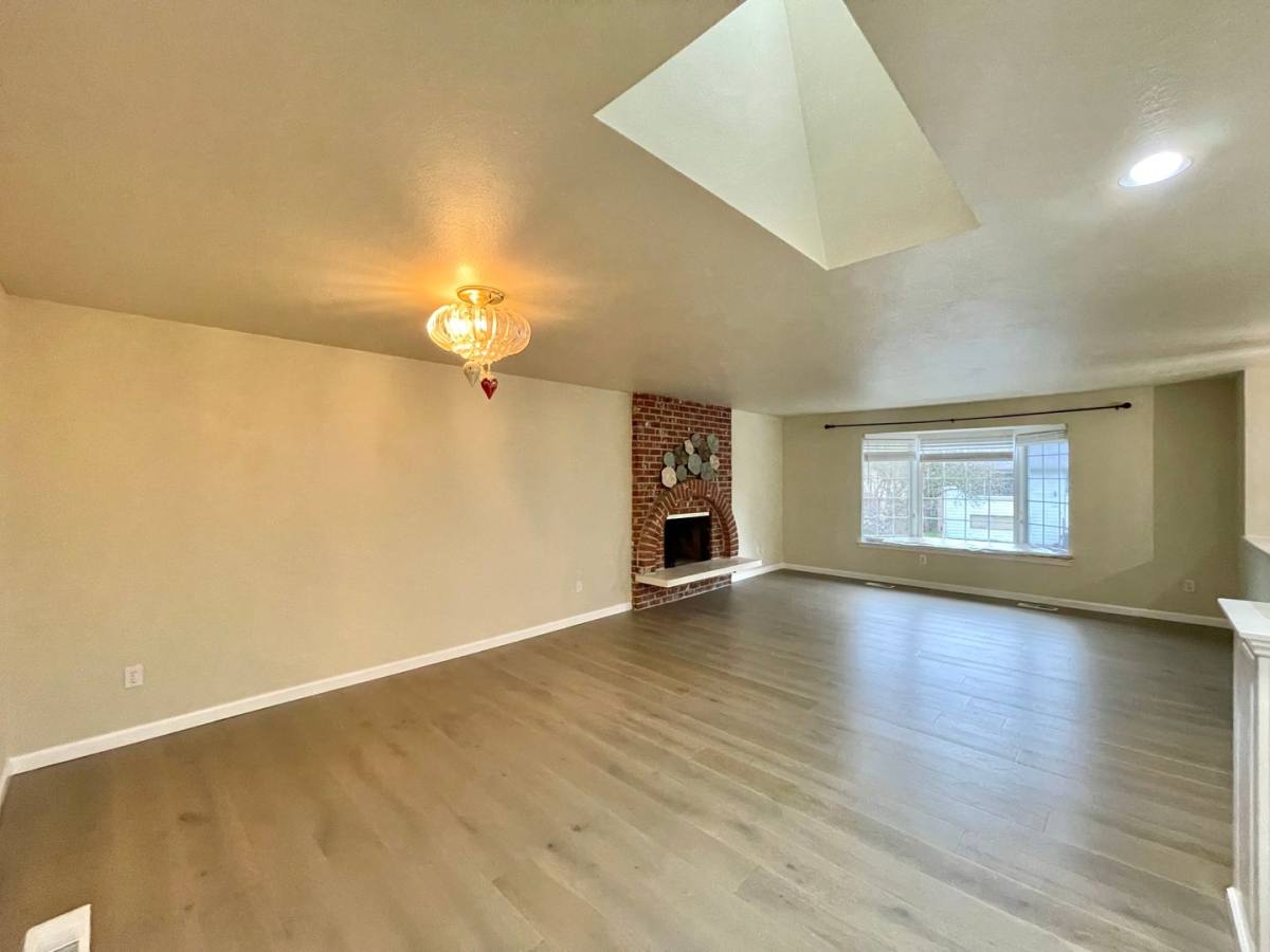 House for rent at 3023 NE 192nd St, Seattle, WA 98155