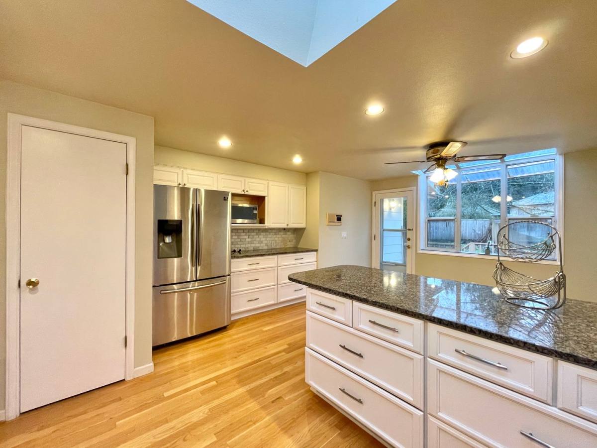 House for rent at 3023 NE 192nd St, Seattle, WA 98155