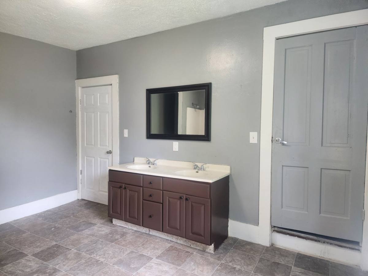 Apartment for rent at 517 N 14 St, Terre Haute, IN 47807