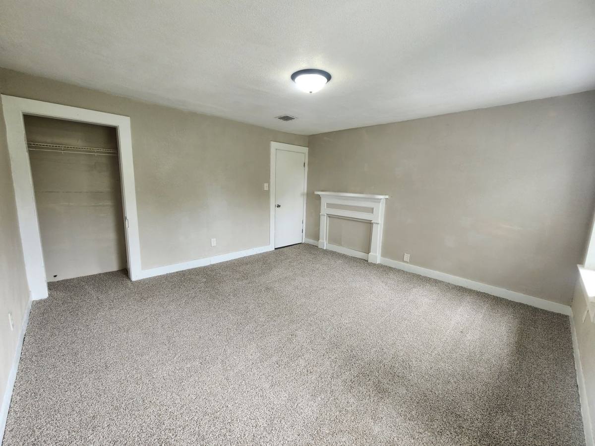 Apartment for rent at 517 N 14 St, Terre Haute, IN 47807