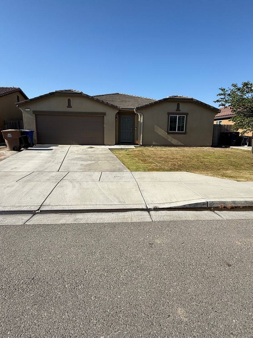 House for rent at 415 Welch Ave, Bakersfield, CA 93307