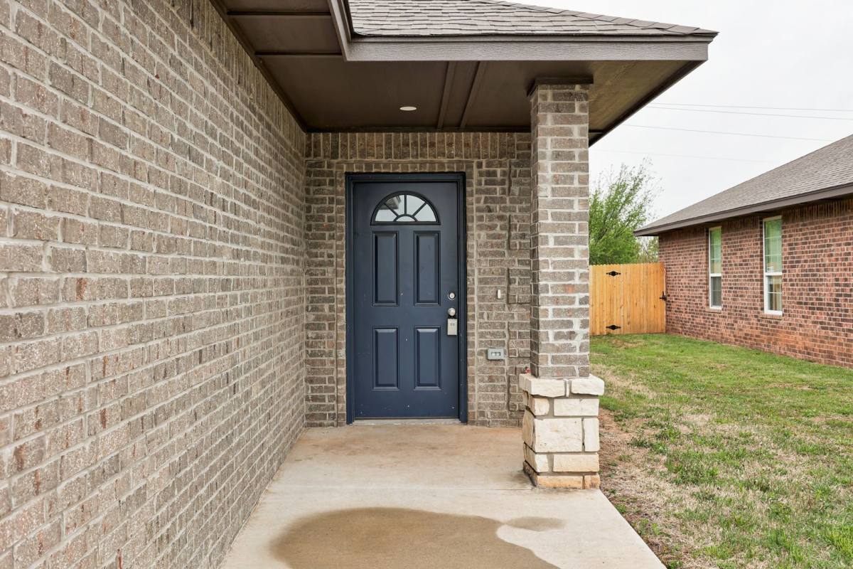 Townhouse for rent at 1752 Eighty Niner Terrace, El Reno, OK 73036