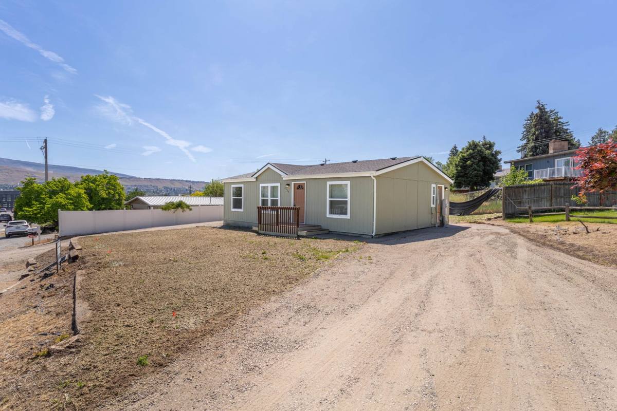 House for rent at 2474 Lemaister Ave, Wenatchee, WA 98801