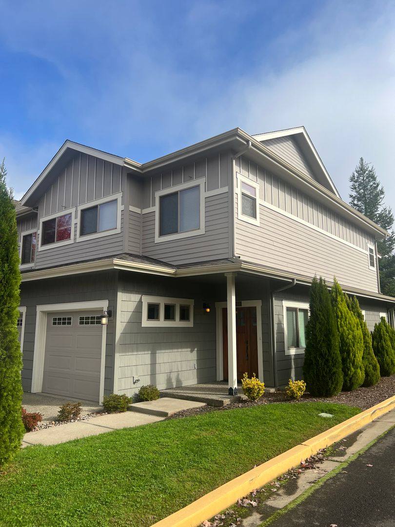 Townhouse for rent at 1201 Scolaire Dr, Grants Pass, OR 97526