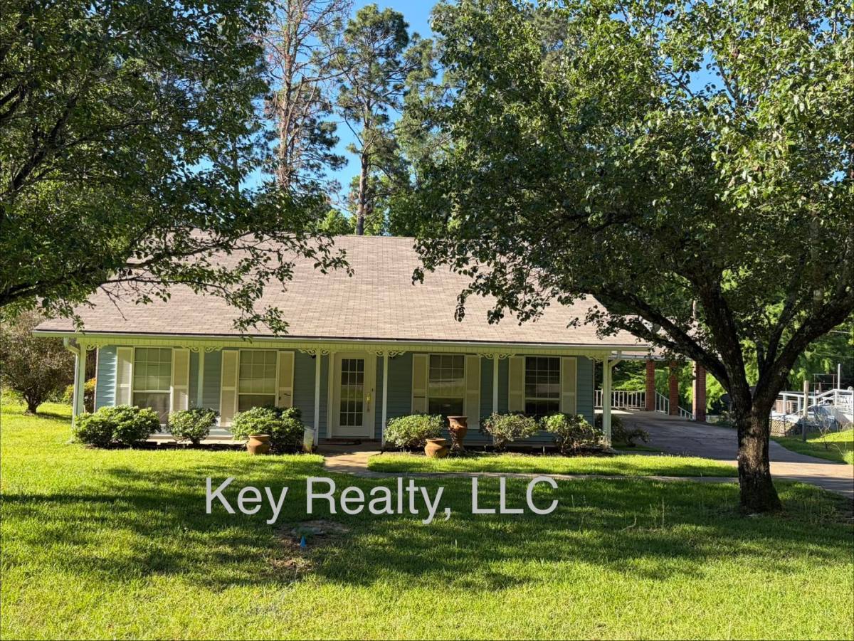 House for rent at 108 Lake Dr, Pineville, LA 71360