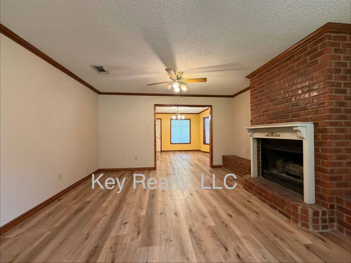 House for rent at 108 Lake Dr, Pineville, LA 71360