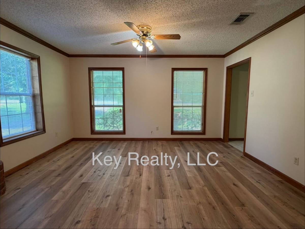House for rent at 108 Lake Dr, Pineville, LA 71360