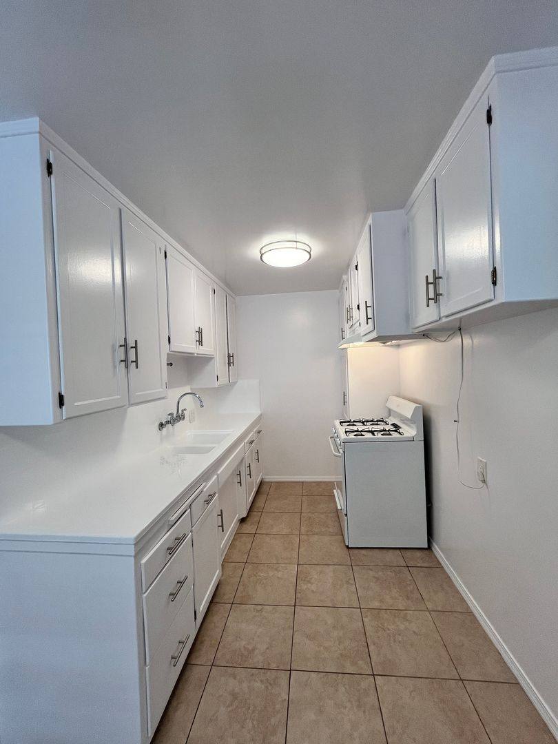 Apartment for rent at 1515-1517 E 3rd St, Long Beach, CA 90802