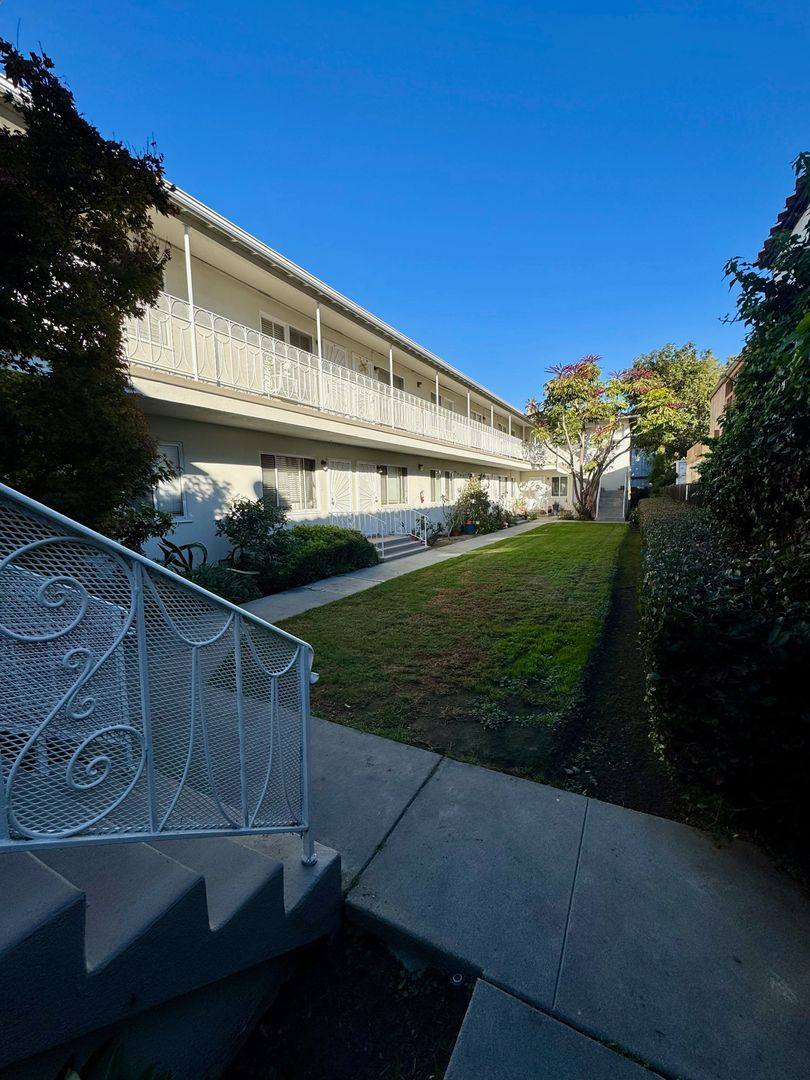 Apartment for rent at 1515-1517 E 3rd St, Long Beach, CA 90802