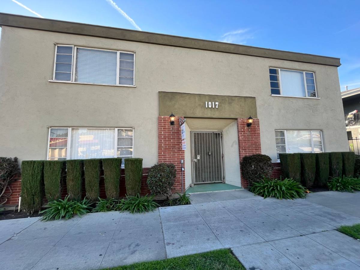 Apartment for rent at 1017 Pacific Ave, Long Beach, CA 90813