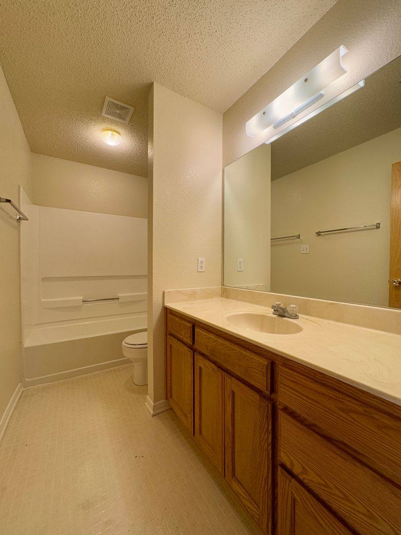 House for rent at 1627 Breezy Dr, Woodway, TX 76712