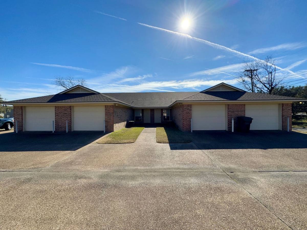 House for rent at 1627 Breezy Dr, Woodway, TX 76712