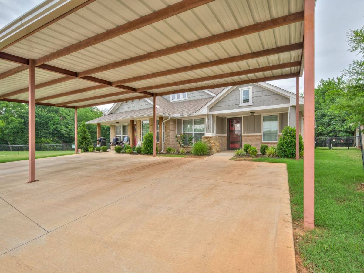 Apartment for rent at 5700 Campbell Creek, Oklahoma City, OK 73179