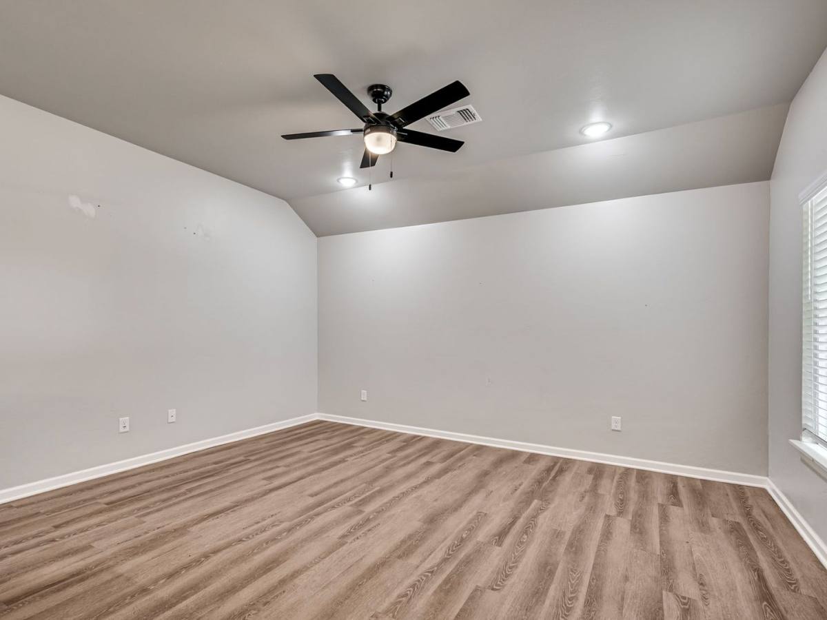 Apartment for rent at 5700 Campbell Creek, Oklahoma City, OK 73179