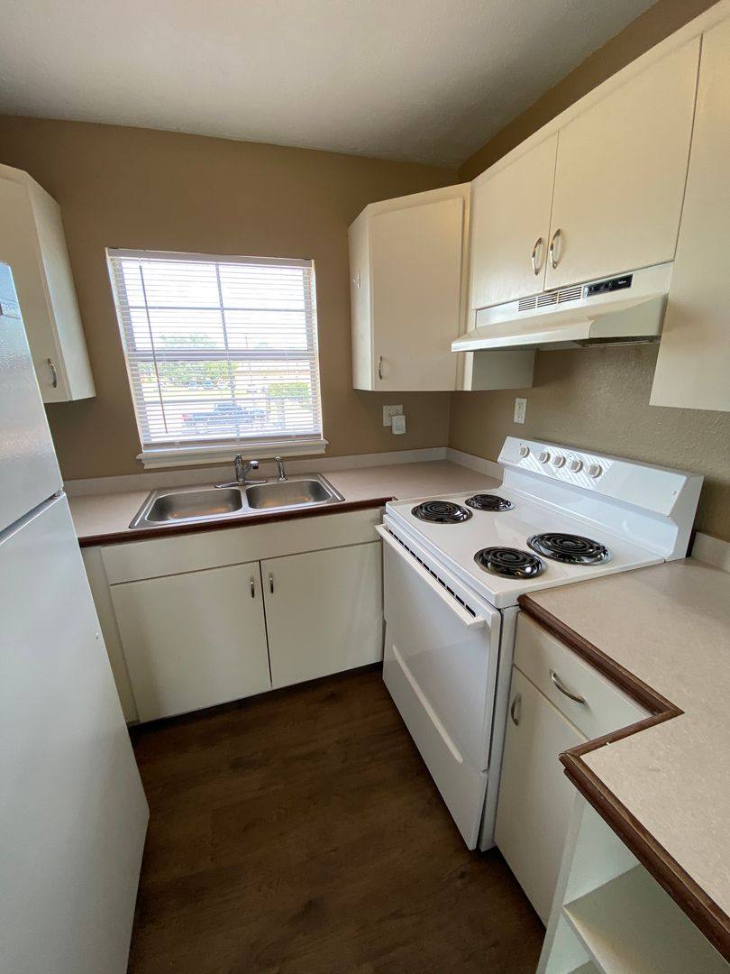 Apartment for rent at 1801 Lake St, Lake Charles, LA 70601