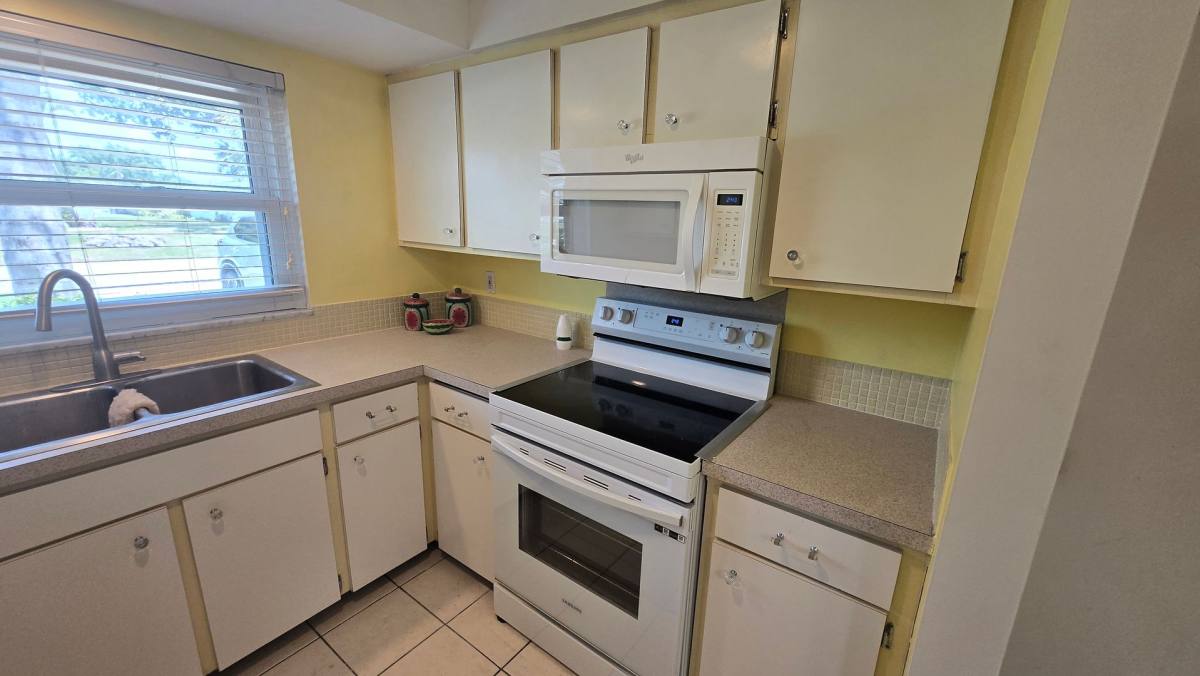 House for rent at 3512 School Ave, Sarasota, FL 34239