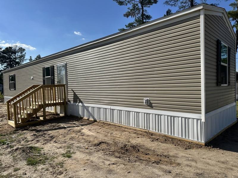 House for rent at 3525 E Elizabethtown Rd, Lumberton, NC 28358