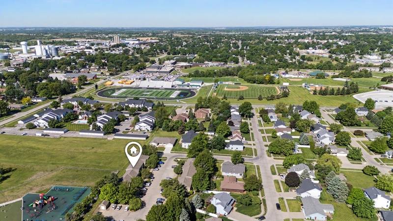 Townhouse for rent at 406 E 15th St, Pella, IA 50219